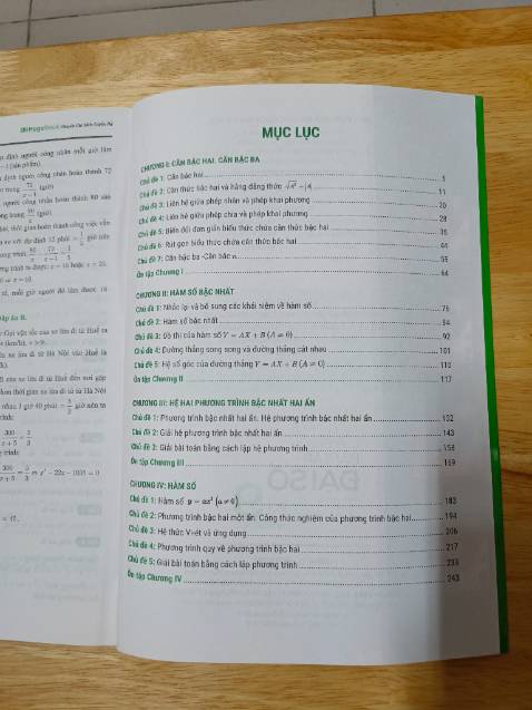 Sách hay, sát chương trình học, tóm tắt lý thuyết, nhiều bài tập có lời giải chi tiết thích hợp cho các em tự học, trình bày đẹp, rõ ràng.