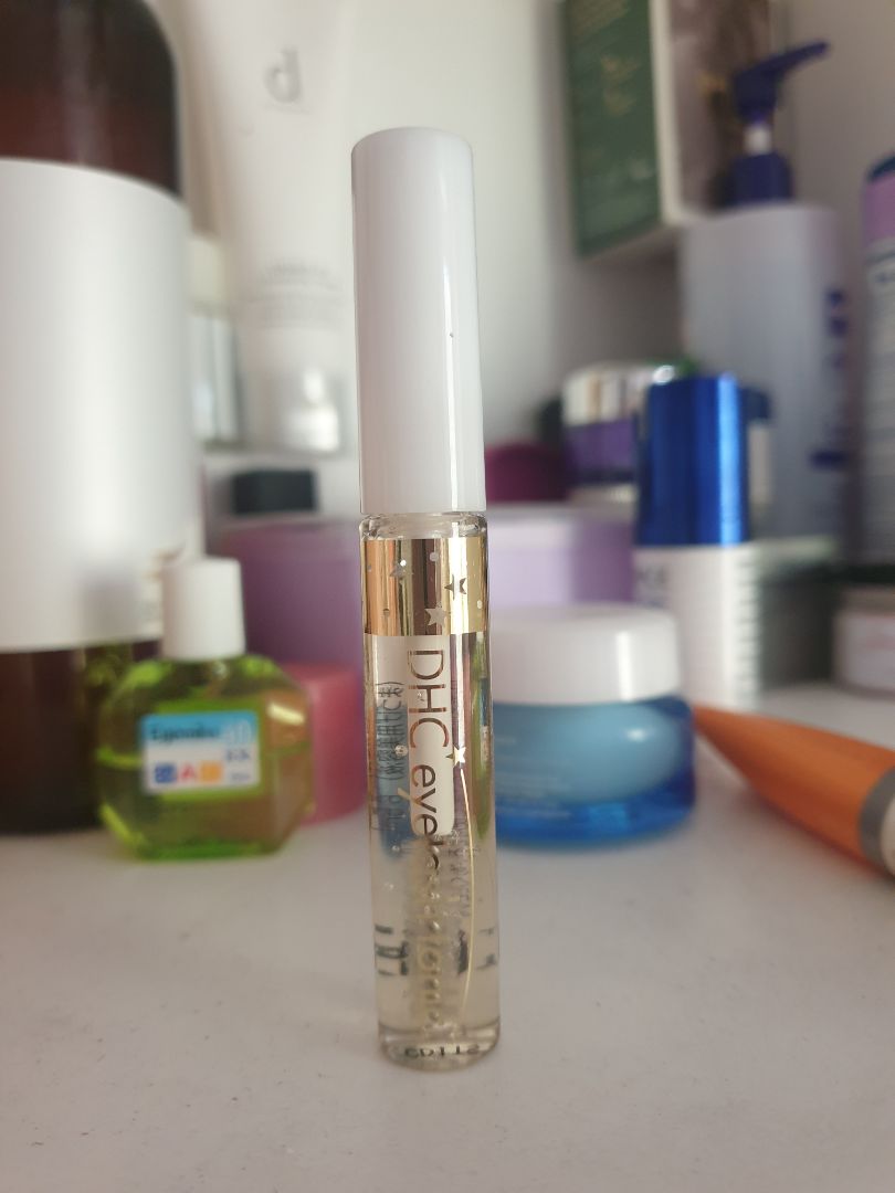 mình mới dùng được 2 ngày nhưng mà ko hiểu sao rất thích. chất dưỡng nhẹ mi mà ko có ảnh hưởng tới mắt luôn. do trước đây mình có sửa dụng vài loại dưỡng cũng khá nặng mi và hay làm mắt đổ ghèn. lọ này thấy ok. ko biết dùng 1 thời gian có dày hay dài ra ko thôi. ^^