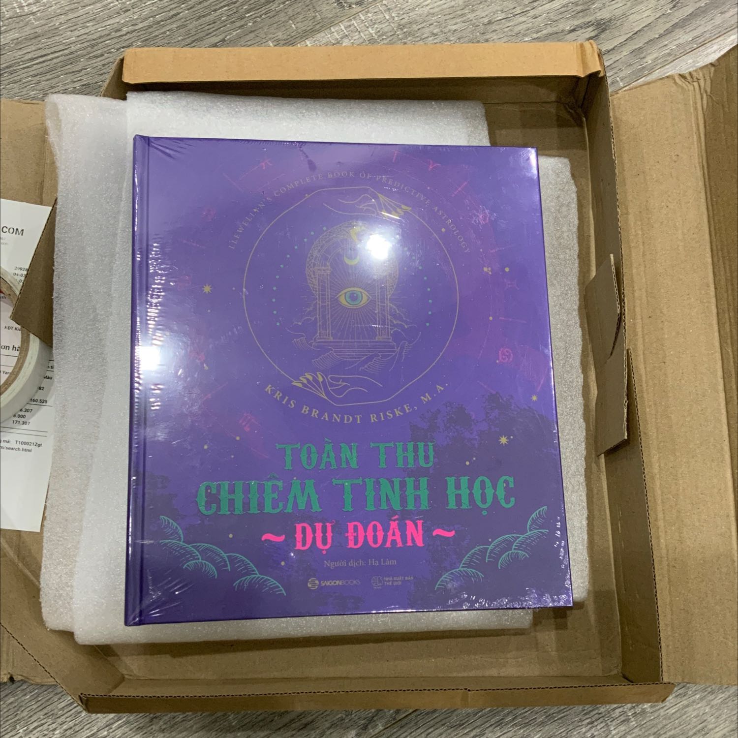 Fahasa lúc nào cũng bọc sách siêu cẩn thận!!!