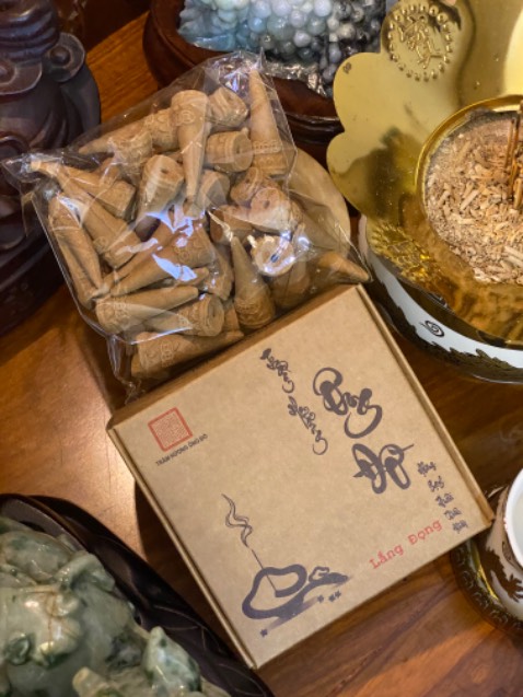 Shop tư vấn thiệt tình, đóng gói kỹ
Nụ thơm, mùi lưu lâu nha, nói chung thích lắm nha, shop còn tặng thêm nhiều mẫu nụ trải nghiệm. Cảm ơn shop nhiều