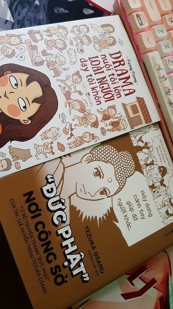 Sách còn nguyên vẹn mới cóng, nhưng tổng quan thì đóng gói hơi sơ xài nhưng vẫn cho 5 sao vì ship quâ tốc hành @_@