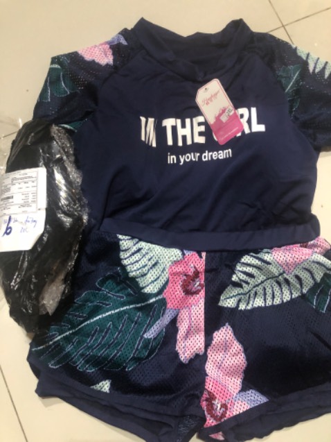 Mua tay dài giao tay ngắn . Váy liền quần shop giao quần sọc. Ko đúng như hình ảnh mô tả.
Trên ghi chú shop còn ghi dài tay. Nhưng giao ko đúng mẫu mã. Chất thun ko co dãn và tốt như mô tả.