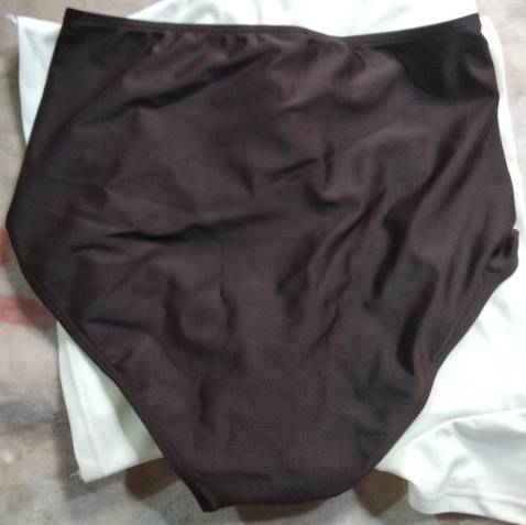 46kg chọn size M mặc đẹp. Vải mềm mượt và kiểu dáng dễ thương.