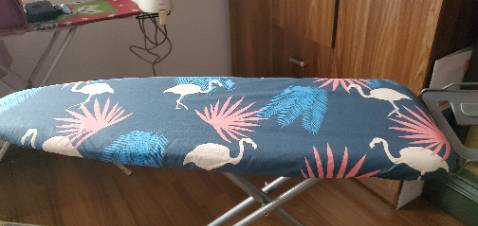 Chân cập kênh ko thể chỉnh được, mặt bàn cầu là vải nhăn nhúm mặc dù đã vuốt, kéo dây thít. Ko bằng sản phẩm sản xuất tại Việt Nam.