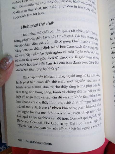 Sách rất đẹp và được bọc cẩn thận, có bookmark, giấy mịn. Mình chưa đọc và mong rằng sách sẽ giúp mình nuôi dạy con tốt hơn, phù hợp hơn! 

Cám ơn Tiki sách giao rất rất nhanh, mình đặt sáng 7h mà tầm trưa đã được giao đến dù chọn gh tiết kiệm thôi! 
Chỉ thích mua sách trên tiki thôi🥰