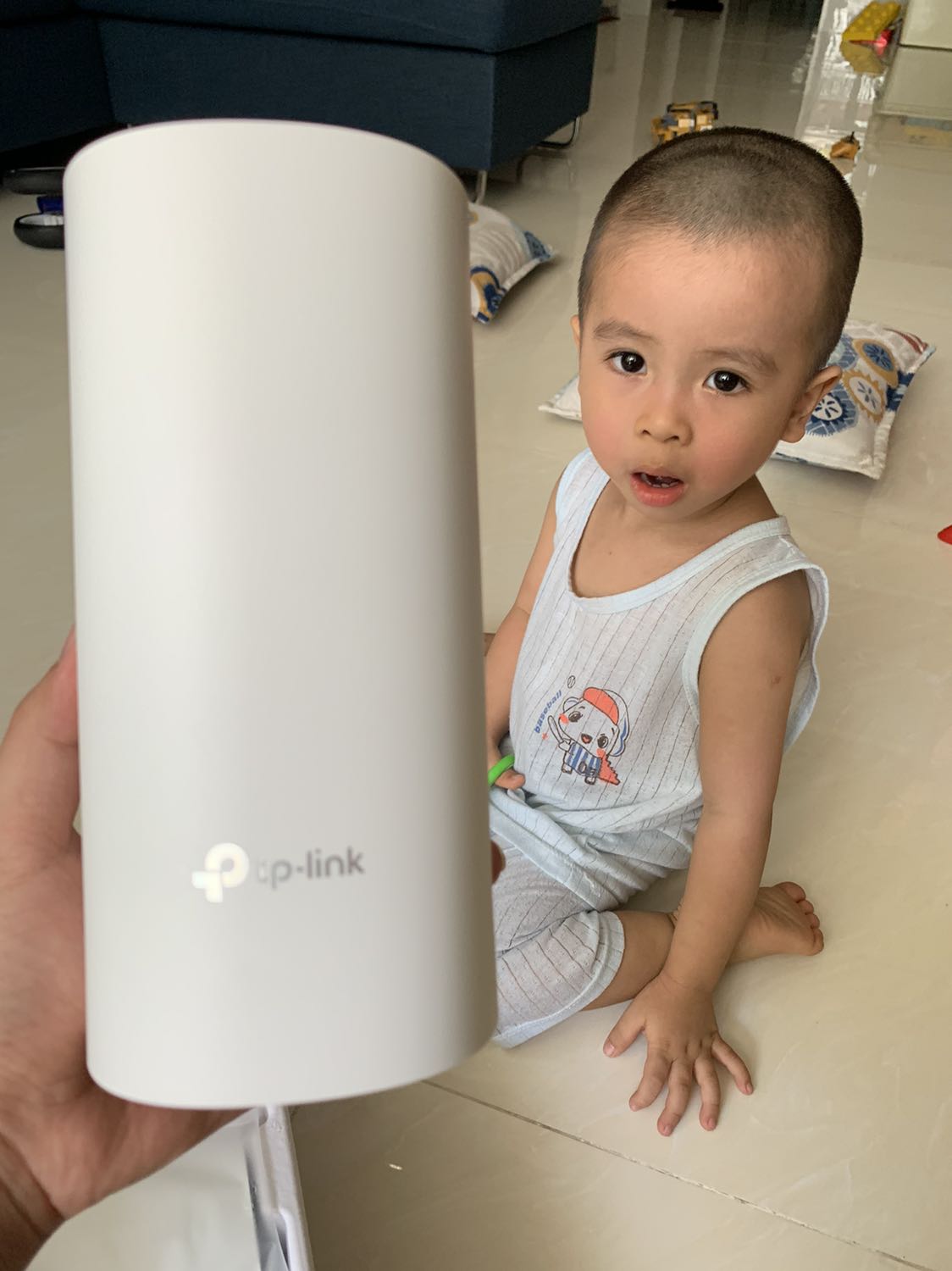 Mới xài vài ngày nhưng cảm nhận tốt hơn wifi hiện có. Thiết bị giao nhanh, thiết lập đơn giản. Có Guest mode nên tiện public cho khách đến nhà chơi.