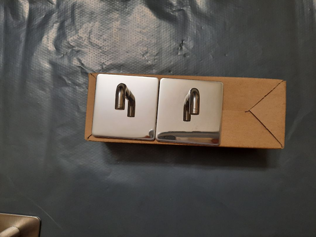 móc đẹp inox sáng bóng  cầm chắc tay  dán được nhiều nơi rất tiện  rất hài lòng về sp