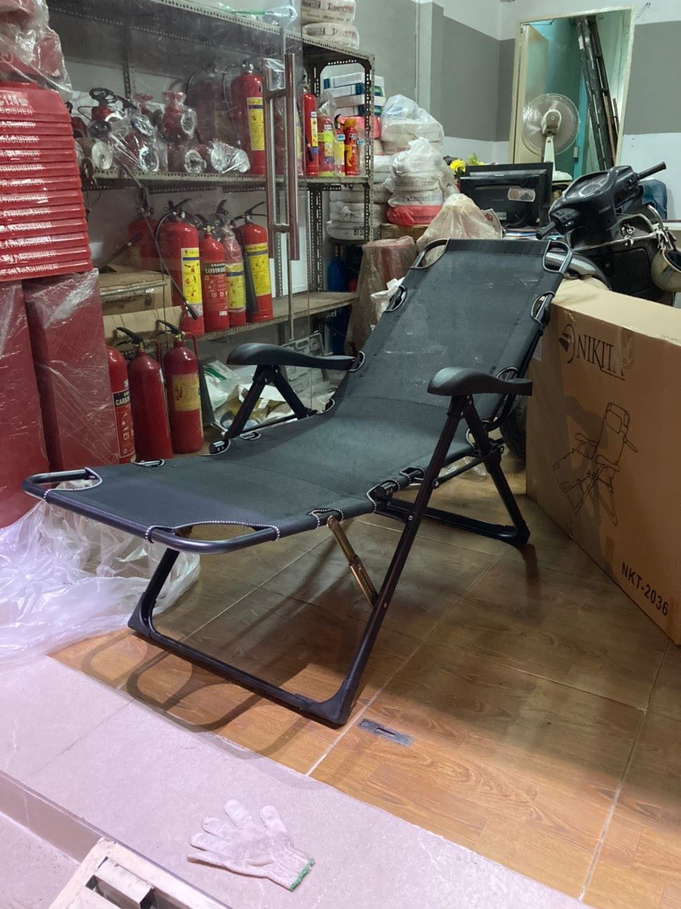 Chất lượng ổn, phần đầu nằm có thêm 1 chân gấp chịu lực nên nằm chắc chắn.
Ghế phù hợp nghỉ trưa ở công ty.
Lúc đầu trong thùng thiếu gối lót đầu, nhưng shop đã hỗ trợ tốt, chuyển bổ sung nhanh.