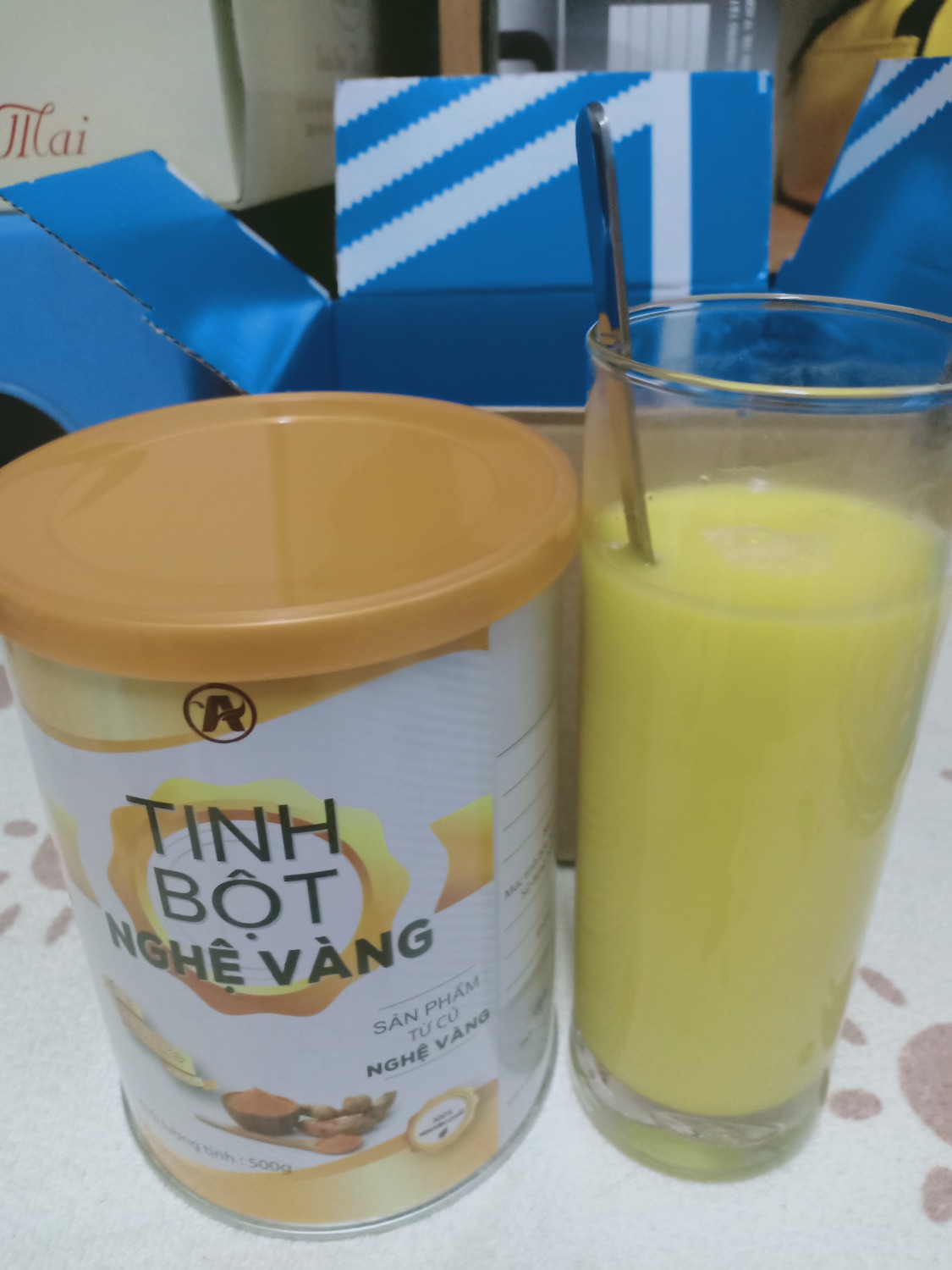 - Sản phẩm được đóng gói cẩn thận, hộp không bị móp méo, được nhận kèm thêm chiếc muỗng xinh xắn, nắp hộp rất chắc chắn, tinh bột nghệ đậm màu, pha uống với mật ong mùi vị thật dễ chịu. Đánh giá sản phẩm 5*