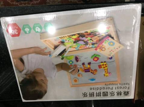 Rất đáng mua, mình không nghĩ là được nhiều hình vậy luôn, shop chuẩn bị và giao hàng rất nhanh.
Bé nhà mình rất thích.
Bảng vừa  ghép hình, có thể viết bút và phấn.
