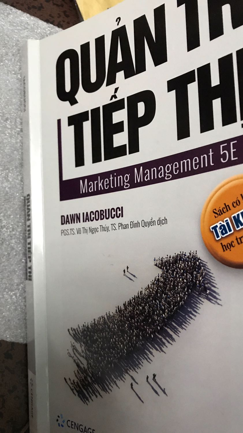 Sách dơ, không còn mới, bìa sách gãy, cuốn sách có chỗ bị bong.