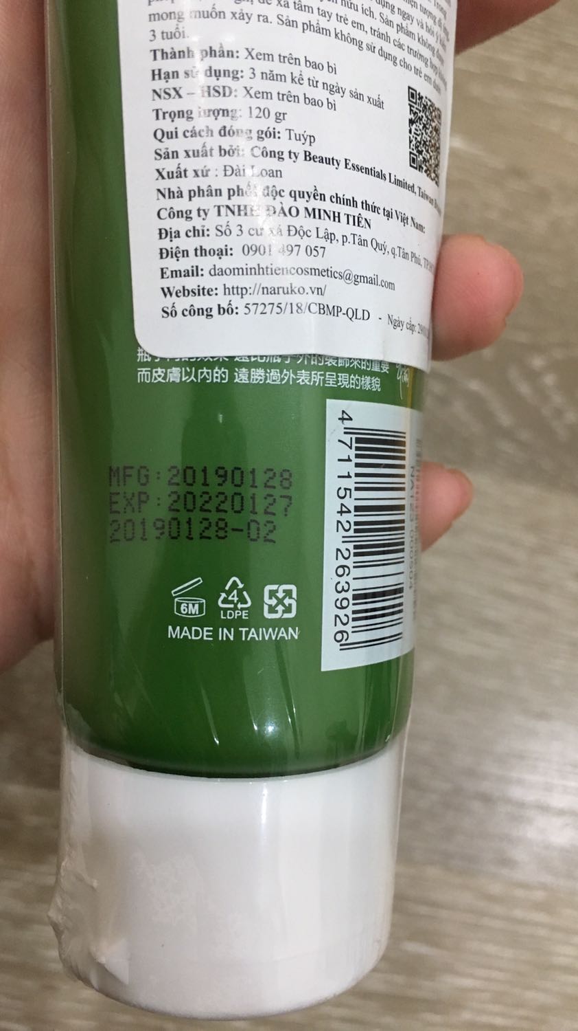 -Giao nhanh 2h!
-Rẻ, bao kĩ, còn HSD!
-Hạt crub massage mặt ok, the the mát thơm mùi tràm trà!
-Nhưng hợp với da thường mụn ít hơn với da bị mụn nặng/ da hỗn hợp thiên dầu! =>Sau khi tẩy trang xong và dùng rửa mặt thì độ rẩy rửa vừa/trung bình(vì mình đang dùng srm The Face Shop thì độ tẩy sạch ok hơn so với Naruko)
-Với da khoẻ sẽ hợp hơn với da đang vấn đề mụn nặng/ yếu... nhưng vẫn là sp đáng trải nghiệm!