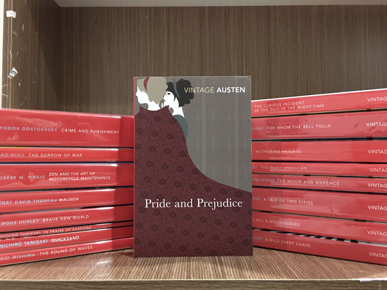 Sách mới và trong điều kiện tốt. Được gói ghém rất cẩn thận và giá cả hợp lí.
