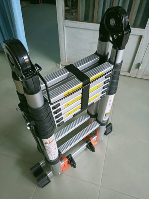 Thang nhôm khá chắc chắn, trọng lượng 80kg leo thang thoải mái không rung lắc, hàng giao đầy đủ phụ kiện, lắp ráp chân thang dễ dàng do có hướng dẫn sử dụng.