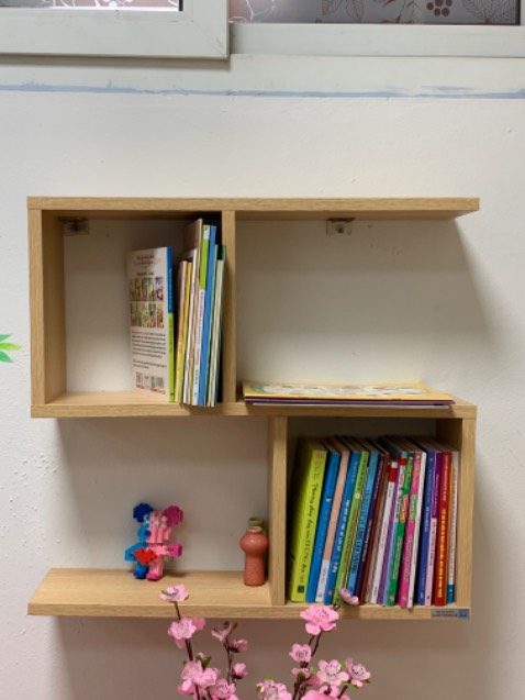 Giá xinh, thiết kế đẹp, tuy nhiên hơi khó treo lên tường