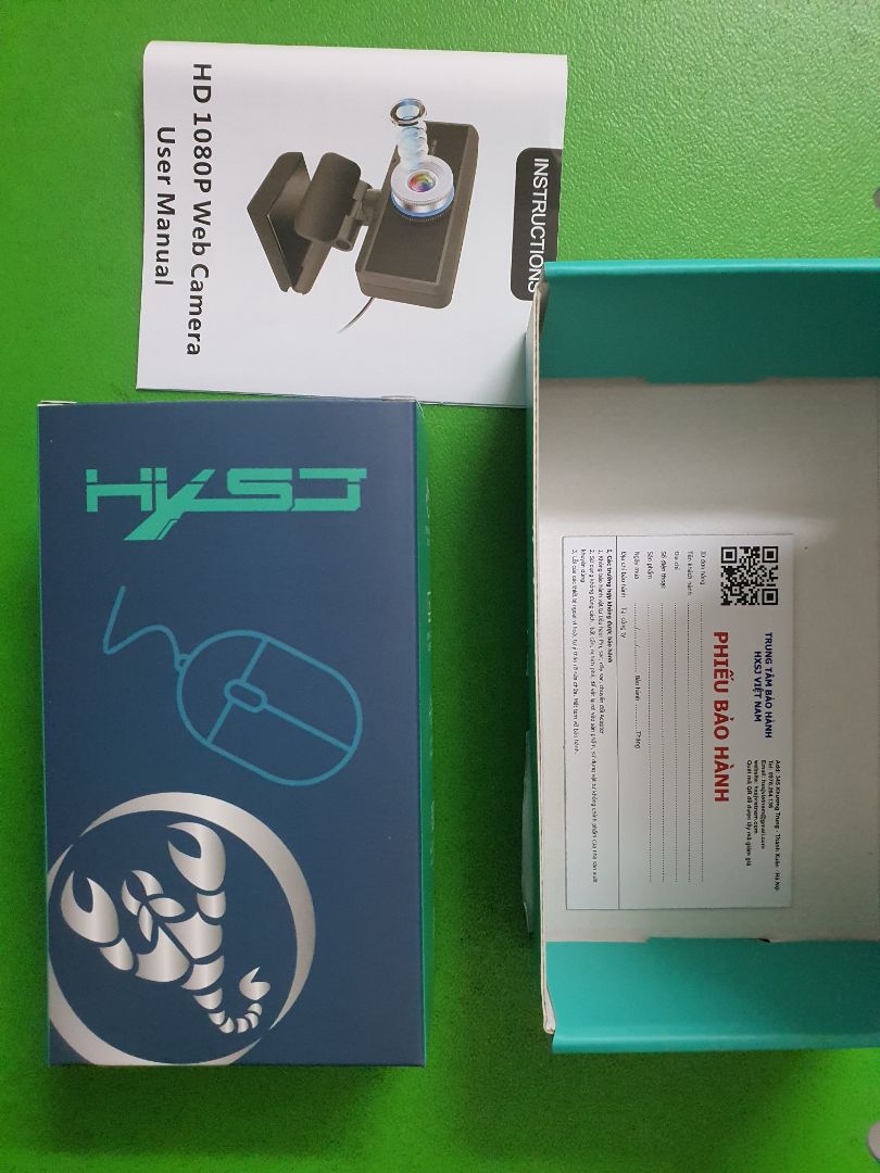 Hộp chắc chắn, đẹp đẽ, chất nhựa tốt, có thẻ bảo hành. Nắp che cam lỏng lẻo nên mình bỏ luôn. Hình ảnh có màu nịnh mắt song hơi gai, không mượt. Vòng chỉnh nét hơi khó xoay. mic tiếng to rõ. Mình mua thay cho con Logichtech C270 bị hỏng, so về tổng thể thì con này không bằng.