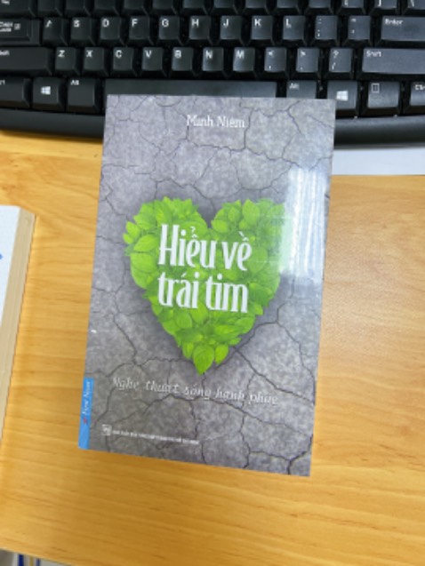 Tiki đóng gói siêu đẹp và kỹ lưỡng. Sách được bọc bằng lớp nilon dán khép kín, được quấn lớp túi khí chống sốc, rồi đựng trong hộp giấy của Tiki. 10 điểm cho sự chỉn chu.