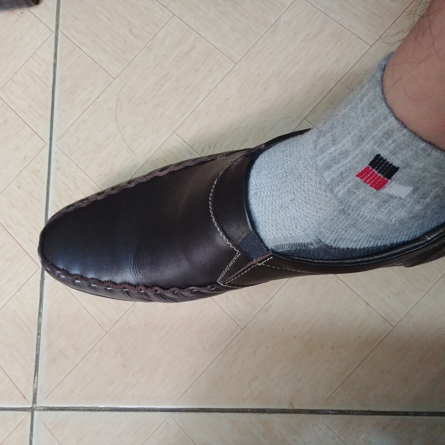 Tôi hài lòng về đôi giầy này, nó đẹp và vừa vặn, hợp với tôi, tôi rất thích