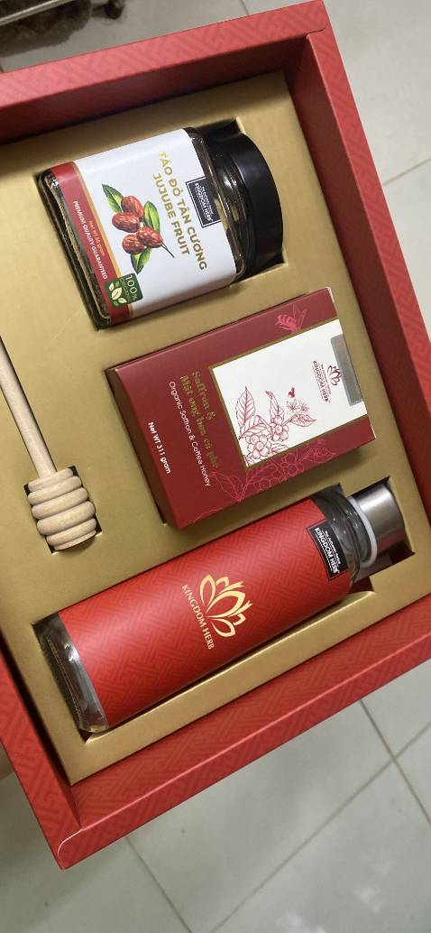 gói hàng siêu chắc chắn, từng loại một đều có chống sốc rất dày dặn.shop ship nguyên trong 1 cái thùng to lun làm mình tưởng đâu lộn đồ k á🥹 sản phẩm bên trong đầy đủ. hộp rất đẹp nhoaaaa 10 đỉm shop. Sản phẩm rất phù hợp làm quà tặng, tuyệt vời, bao bì đẹp, chât lượng sản phẩm bên trong