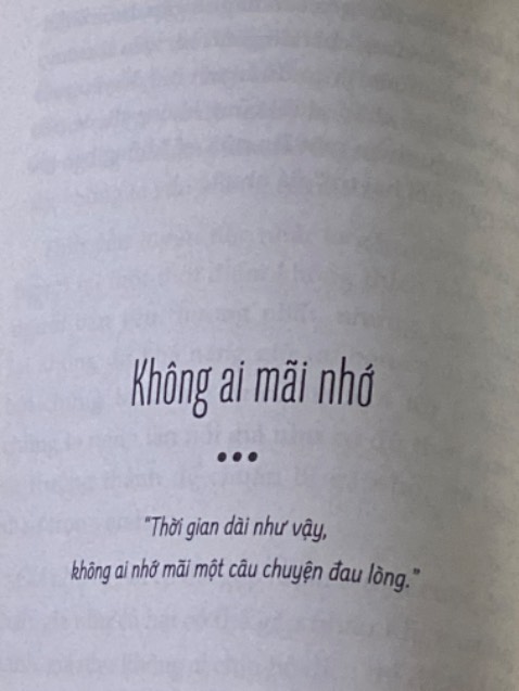 ò lần đầu mua hàng tiki á, mà đóng gói sơ sài quá à, sách kh đc bọc kĩ gì hết á, mình đặt lần khác nhiều sách mà cũng không bao bọc gì ngoài lớp giấy mỏng nằm mặt trên sách, cx may là sách kh nhăn nheo nên tạm ổn, mà sách kh có seal:)) như sách cũ dọ huhu, sách kh quá bự đâu nè vừa vừa thôi á.thôi cho 4 sao hoi nhaaaaaa^^