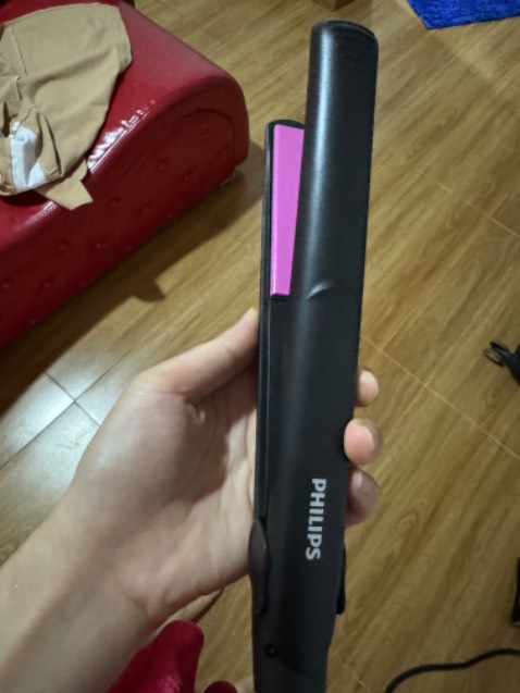 máy nhỏ gọn nhưng k phải mini bé tý như mấy máy 100 cành đâu ạ, m dùng đến những chiéc mây 4,5t rồi ấy, nhưng m thấy cái này ok đáp ứng đủ nhu cầu, nhẹ nhàng tóc ép ra cũng thẳng mượt giữ nếp,