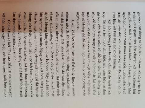 Sách bìa mềm áo ôm in có hình minh họa rất đẹp. Nhã Nam như thường lệ vẫn làm mát lòng người yêu sách với công phu biên tập chỉn chu & dịch thuật tinh tế. Lời văn dung dị, gần gũi nhưng đầy uyên thâm. Những việc rất đời nhưng được thiền sư nhìn qua lăng kính của người giác ngộ đã trở nên nhẹ nhàng thấm đẫm thiền vị. Chiêm nghiệm những bài giảng của thầy để sống từng giây phút an lạc thảnh thơi trong giây phút thực tại.