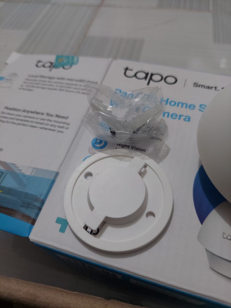 -giao hàng nhanh kinh khủng, mới đặt sáng hôm 8/12 mà nay 9/12 có hàng r
-có tem niêm phong đàng hoàng
-dc bảo hành 2 năm nữa, tuyệt
-mình mới dùng lần đầu,tải app về và cài đặt cũng rất dễ,tiện dụng
-giao diện đơn giản k rối mắt
-có cả nói chuyện với người trước camera nữa,lao to rõ tiếng nói và nghe luôn
-tắt đèn *** quay đêm cũng rất rõ nha mn, vì có hồng ngoại
-mình mua về để thỉnh thoảng xem mấy bé ở nhà ra sao thôi.
-còn về lâu về dài thì để dùng rồi mới biết
-chứ thấy với mức giá 479k thì quá sứng đáng rồi, không đòi hỏi gì thêm