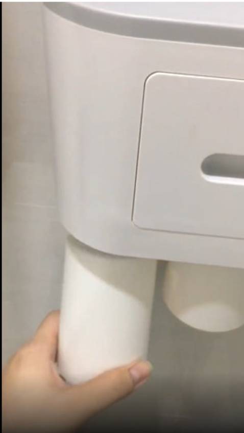 Hàng y hình, chắc chắn. Băng keo hơi khó bóc, trước mình mua thì bóc phát là ra không hiểu sao của cái này vật lộn mãi mới bóc được. Nhưng nhìn chung vẫn rất ưng