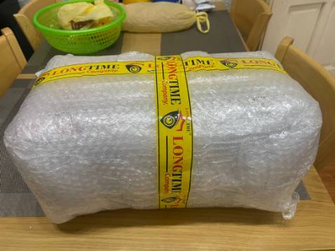 Đóng gói rất cẩn thận ưng khoản này. Máy cối chắc nặng, xay khỏe, hơi ồn quá