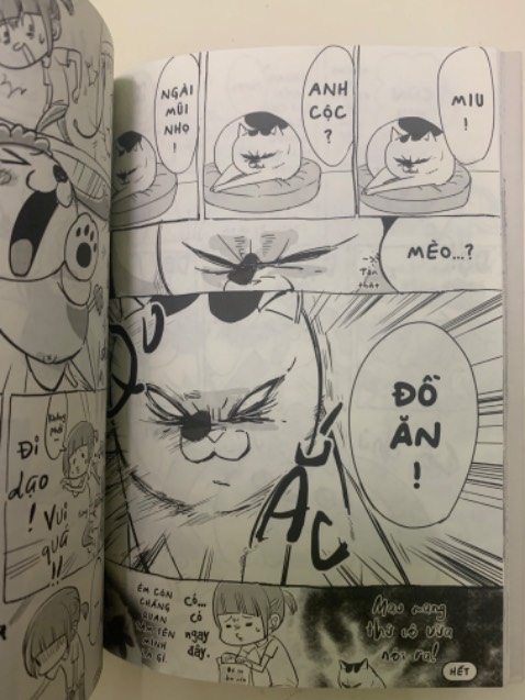 Truyện minh hoạ sống động, hài hước về gia đình nhỏ “một sen hai boss” :))) Những ai nuôi cả *** lẫn mèo sẽ tìm được hình ảnh quen thuộc trong cuốn sách này 🥰 🐶🐱
Sách in ấn đẹp, bìa rời bọc ngoài, đóng gói cẩn thận và giao hàng nhanh ✨ Nhưng mà ko có Bookmark :’))