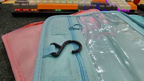 Hàng đẹp, đường may chắc chắn, đựng tiện lợi.