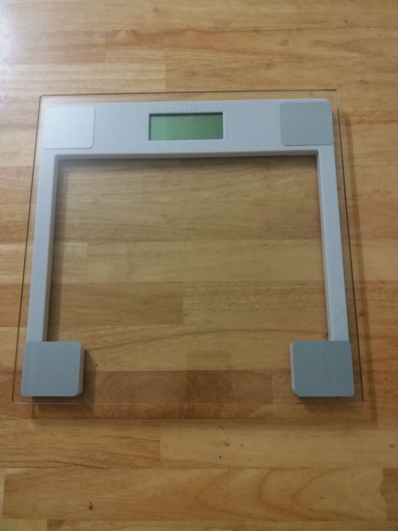 Hàng chuẩn chính hãng, giống mô tả. Tiki đóng gói cẩn thận, giao hàng khá nhanh. Nói chung cân thương hiệu Beurer dùng rất yên tâm, sai số nhỏ, cân nhiều lần vẫn cho kết quả chính xác.
Ví dụ: cân trước khi ăn 54.2kg, sau ăn là 54.6 kg
Từ hôm cân Beurer, con gái mình ngày nào cũng cân.
Kể ra cũng tiện đáo để.
Rất yên tâm về chất lượng khi mua hàng của Tiki Trading.
Thanks Tiki.