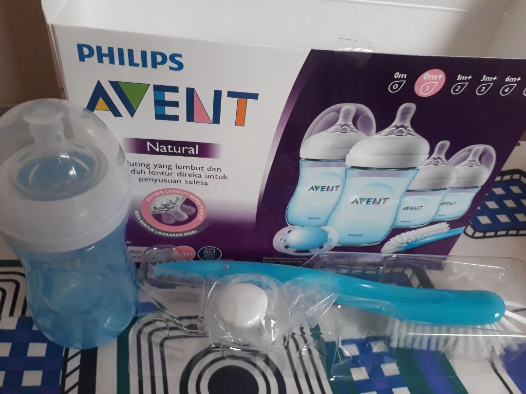 Nhận hàng như hình. sản phẩm quảng cáo ko có BPA nhưng bình mới mua về vẫn nghe thấy mùi nhựa. ko biết sử dụng cho con có an toàn ko