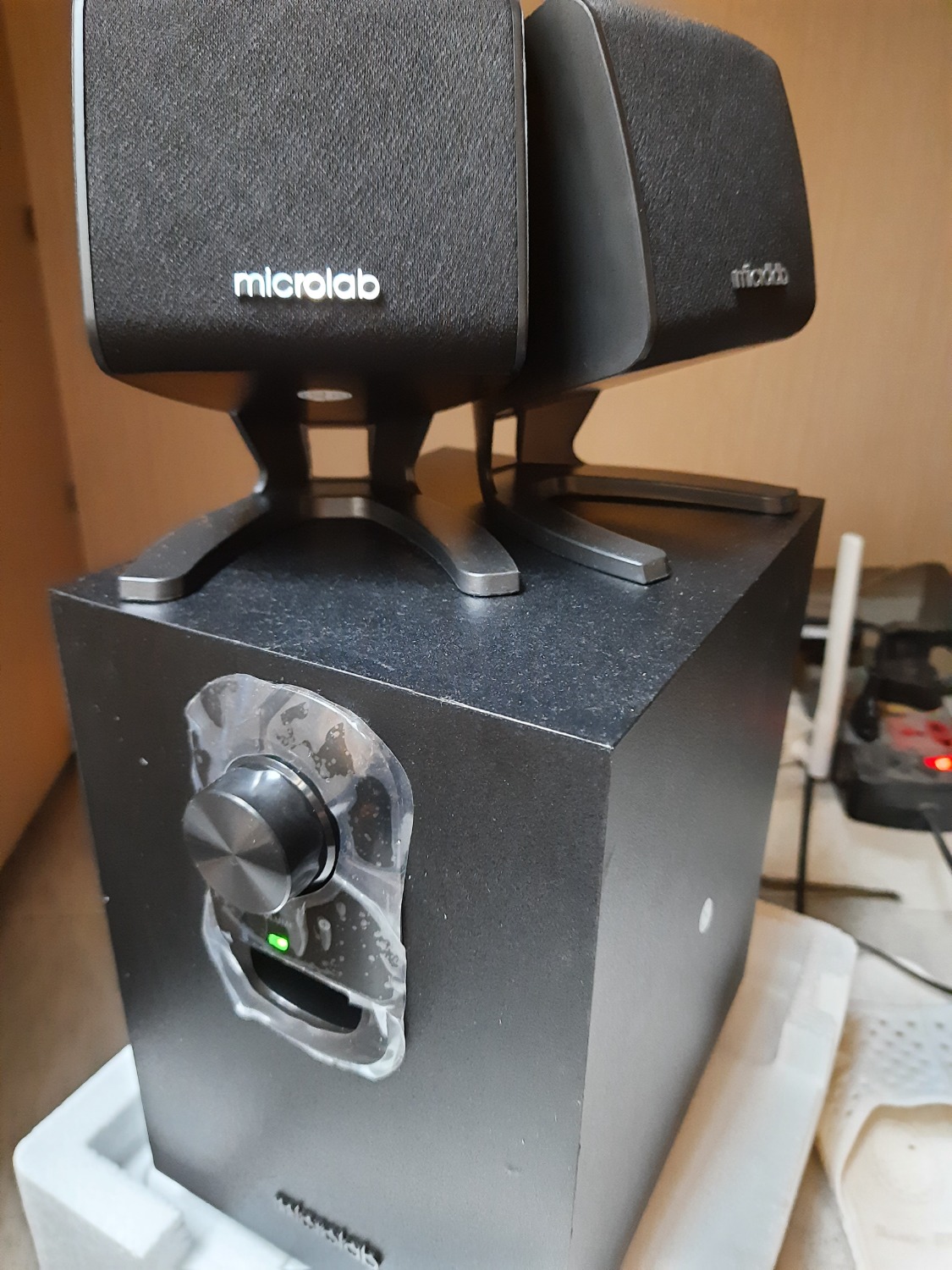 Thấy nhiều nhận xét lỗi loa bass nhưng số lượng đánh giá 5 sao cũng nhiều nên vẫn đặt kết quả là nhận được loa bị lỗi bass thật.
Hiện tại đã liên hệ với bộ phận hỗ trợ tiki trờ giải quết nhưng tôi muốn đổi sang sản phẩm Loa Vi Tính Logitech Z213 2.1 14W cũng do bên Tiki Trading cung cấp có được không. Về số tiền chênh lệch giữa hai sản phẩm tôi sẽ thanh toán theo giá thành thực tế của hai sản phẩm trên.