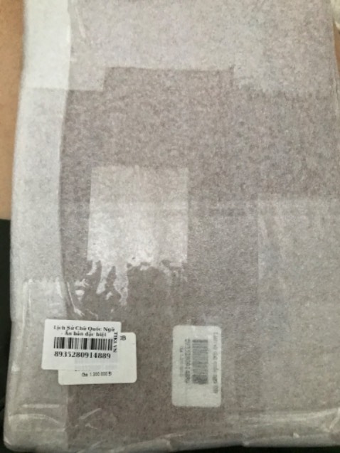 Rất tệ. Sản phẩm vừa mở ra đã tróc gáy sách, mà nhìn rất cẳu thả. Bìa gỗ rất qua loa, gốc cạnh không chất lượng. Hoàn trả tiền cho khách thôi