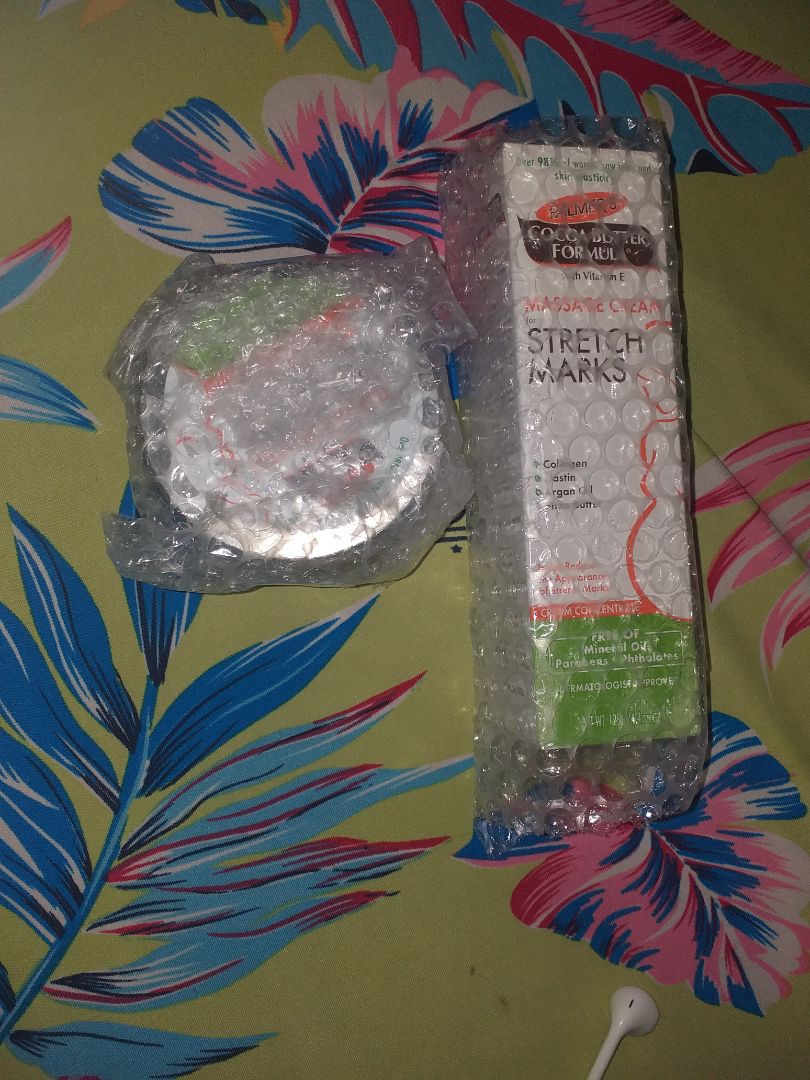 dù dịch nhưng mình đặt 10 ngày là có hàng rồi với lại lần đầu tiên đặt hàng trên tiki luôn lại sợ không giao được hoặc giao lâu 😃 shop tư vấn nhiệt tình và rất vui vẻ ạ.