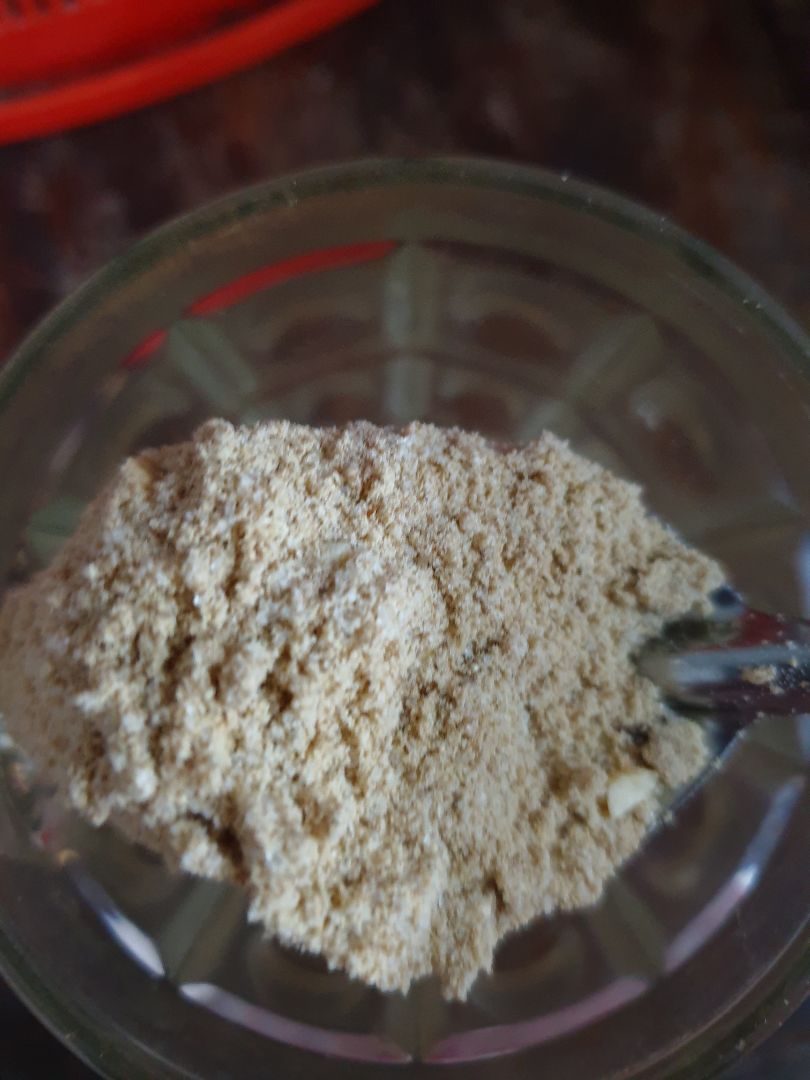 shop kiểm tra lại giúp mình đã mua rất nhiều lần rồi, uống rất ok, NHƯNG CHẤT LƯỢNG lần này của sản phẩm KHÁC QUÁ.
1. hộp không dán nhãn phụ
2. hộp có vài gói bị bung ra, có thể do quá trình vận chuyển?
3. gói ngũ cốc ngắn hơn
4. mùi ngủ cốc y như đậu rang xay thôi, rất khó ngửi
5. và không có hạt như sản phẩm đúng chuẩn của nó nhé.