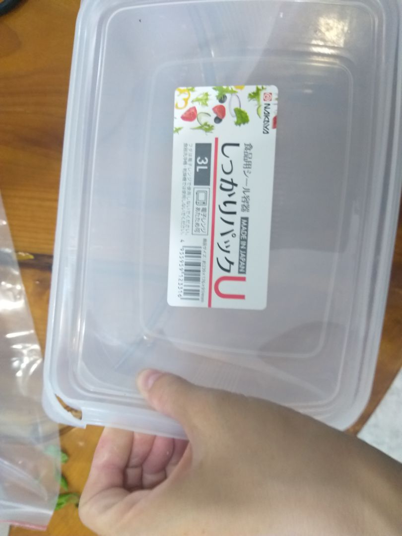 giao hàng quá chậm. đặt từ 9/9 mà đến 9/11 mới nhận được. hộp bị hư nắp, mua về cốt để đựng thực phẩm vì có nắp silicon mà thế nào thì sao dùng đc. chủ quan ko xem hàng nên vậy. ko bao giờ mua nữa