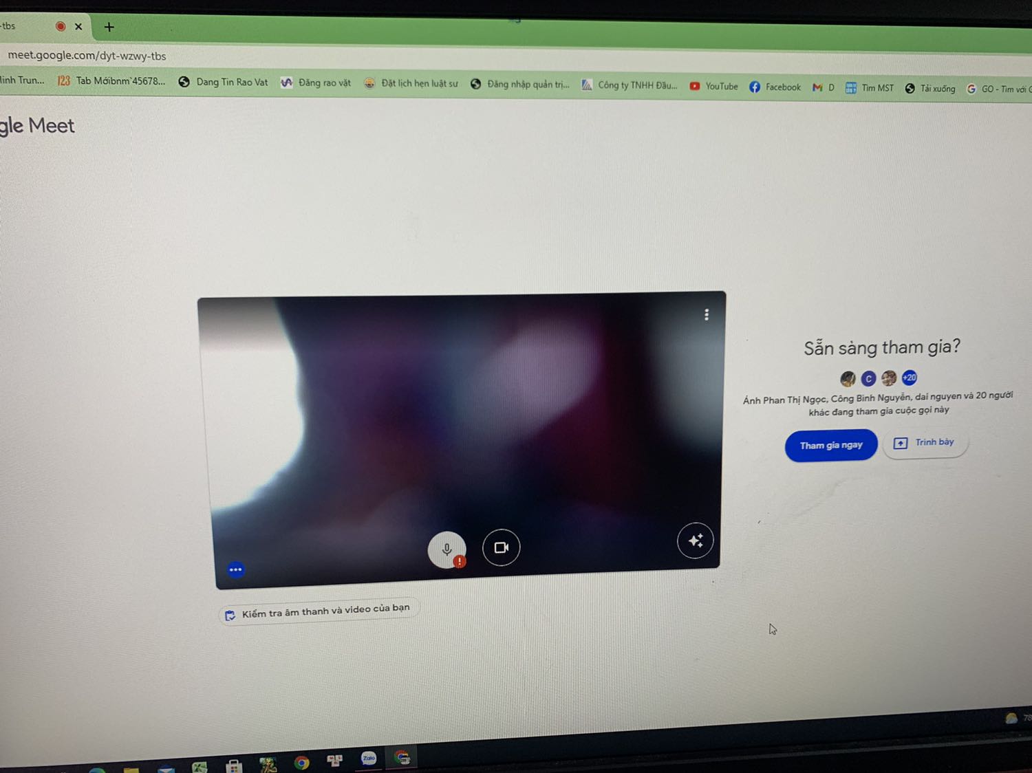 Sản phẩm lỗi, không xài được! Hình mờ như sương không thấy gì, mic thì lúc có lúc không. Hàng không như quảng cáo. Đề nghị thu hồi sản phẩm và hoàn tiền