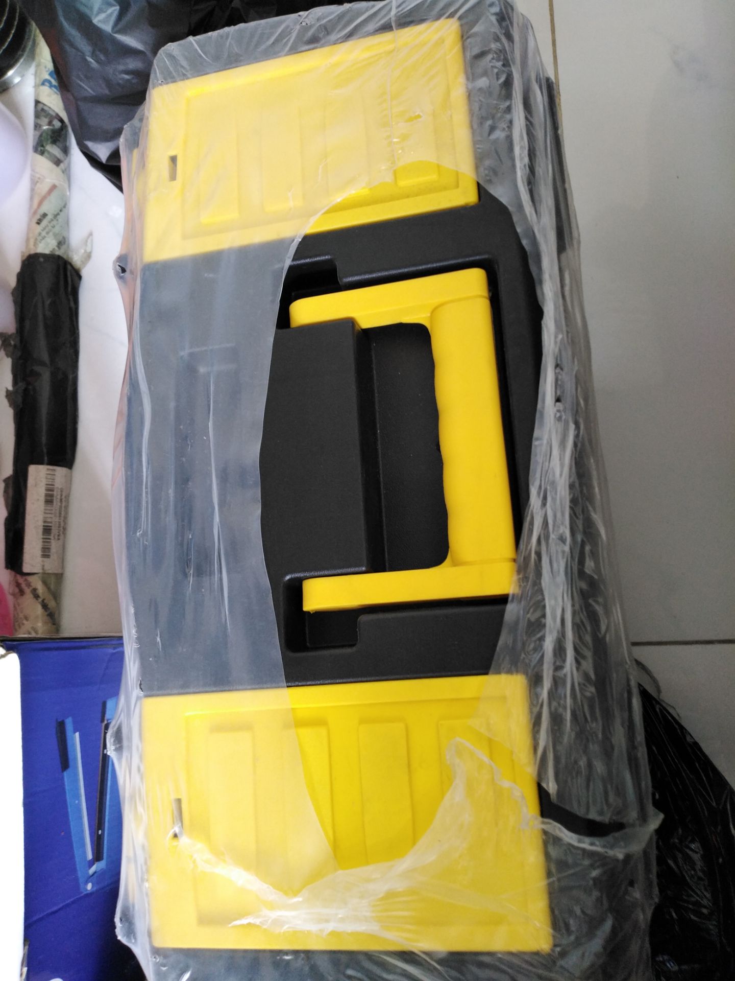 Nhận hàng đúng như mong đợi, đúng kích thước, thùng đựng đồ nghề to, đựng đồ rất là thoải mái.