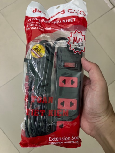 Ổ cắm còn nguyên seal. Các chi tiết dc gia công tốt, chắc chắn.