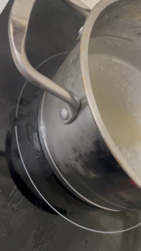 Quay lại đánh giá sau 1 thời gian sử dụng. Để nồi bị hở làm nước bị phì ra, nồi gia công kém