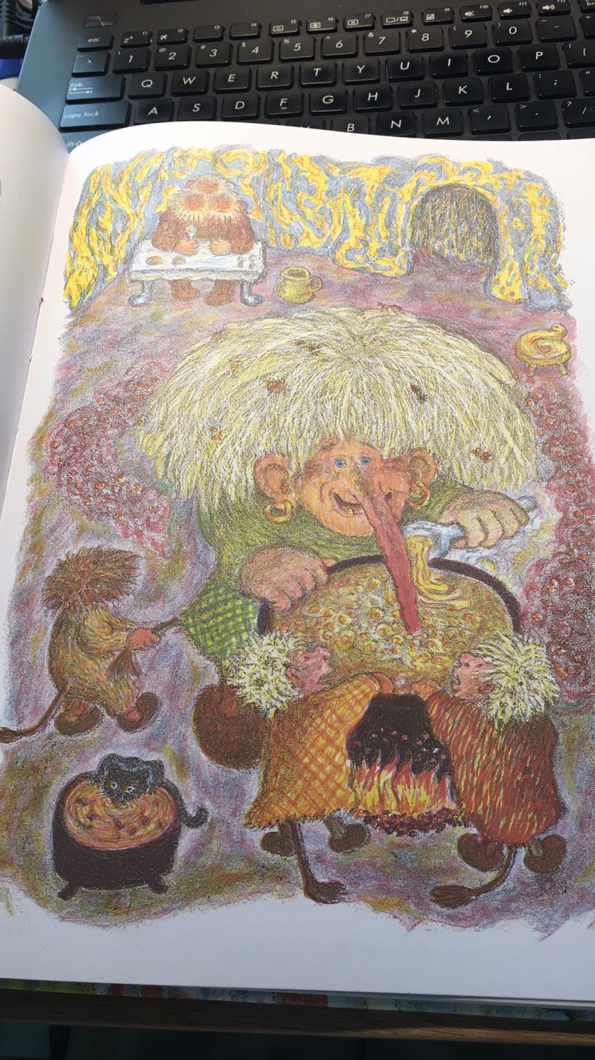 Quyển này mỏng hơn quyển Những vị thần bắc âu, cũng k đẹp bằng nữa, nhưng mua với giá sale thì cũng tạm ổn