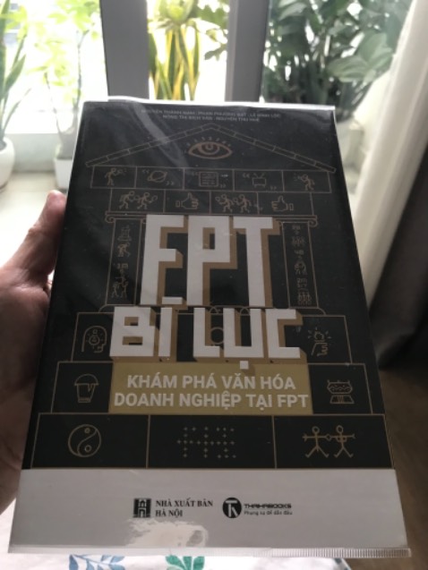 Tiki giao sách rất nhanh, sách đóng gói tốt và bọc BookCare đảm bảo chất lượng.