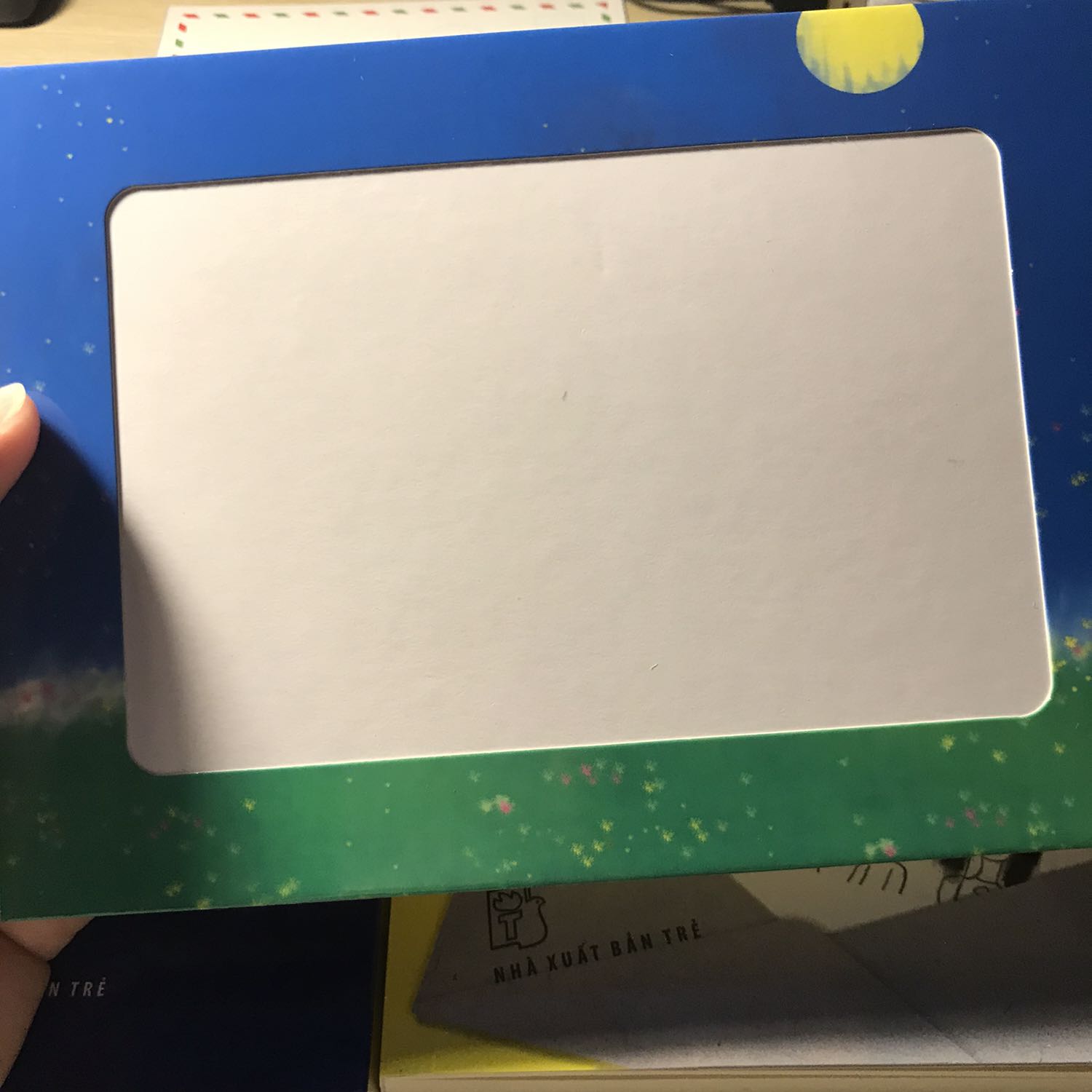 hai quyển sách rất đẹp, bìa còn nguyên vẹn? nhiều quà tặng bé nhỏ cute? sẽ tiếp tục mua sau khi đọc xong hihii