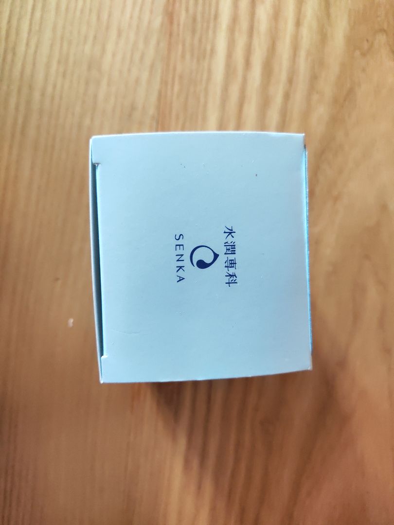 Ngày hôm qua mình có đặt 1 lọ Senka Deep Moist Gel Cream 50G. Hôm nay khi nhận được hàng mình mở ra thì thấy hộp đựng sản phẩm không có tem niêm phong, mình thử quét mã vạch của sản phẩm bằng Google Lens cũng không ra được sản phẩm, trong khi mình có thử quét mã vạch 1 sản phẩm của Cosrx thì lại ra. Mong Tiki có thể giúp mình đổi trả hàng.
Cập nhật ngày 15/1/202 Ban đầu mình cũng khá bực mình nhưng từ lúc sử dụng đến giờ mình thấy khá bình thường và cũng không có vấn đề gì nên sẽ cho 4 sao.