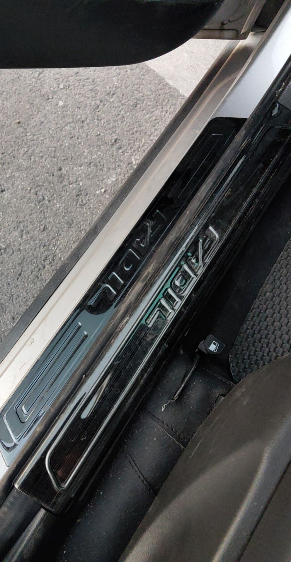 hàng đẹp, giá ổn, nếu sản phẩm thêm keo bám dính nhiều hơn thì ổn hơn nhiều