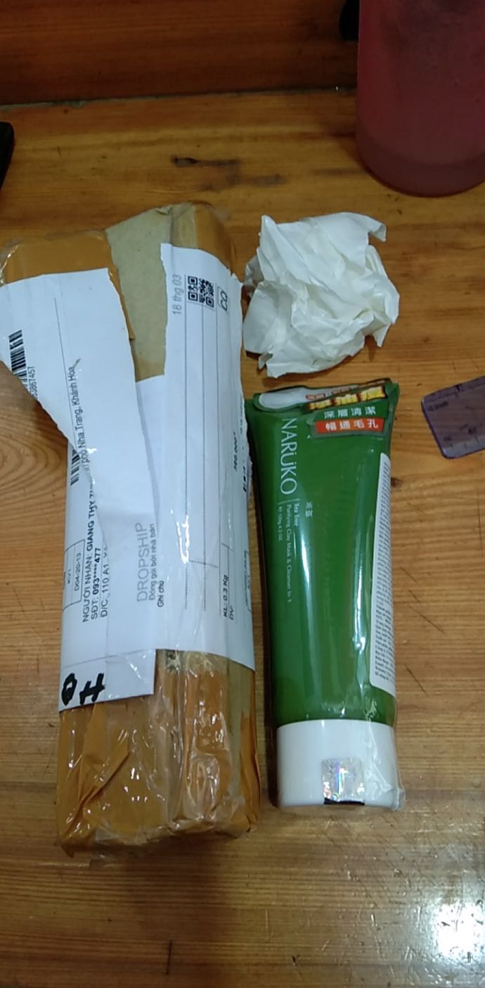 Mình khá thất vọng về tiki và shop vì mình đã mua rất nhiều đơn hàng và tin tưởng. Nhưng có sự nhầm lẩn gì ở đây khi shop chỉ giao 1 tuýt sửa rửa mặt nhưng lại giá 380k ? Nhân viên mình không biết đã nhận nhưng không kiểm tra trước. Làm ăn gì mà kì cục vậy tiki ? Mình đặt 2 tuýt mà ? Mình không có cách nào liên hệ phản hồi mong tiki có câu trả lời sớm nhất cho mình. Về sản phẩm mình từ chối đánh giá!