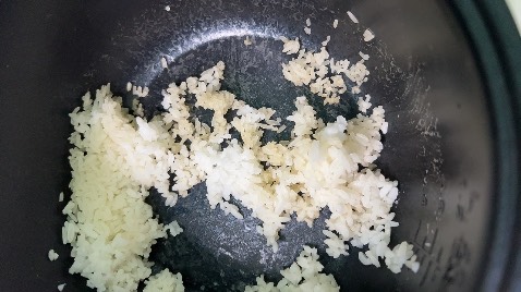 Nồi đẹp, mà nấu cơm không ngon, để mấy tiếng là cơm bị khô cong như đem phơi nắng vậy