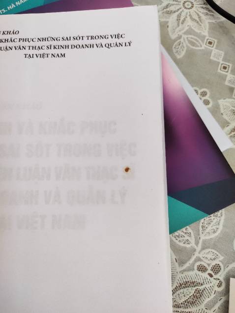 Mua 3 cuốn, 1 cuốn mới, 1 cuốn vừa vừa, 1 cuốn cũ mènh và bị bẩn nữa. Hơi thất vọng ...